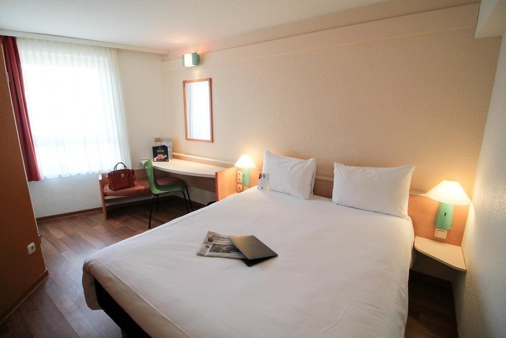 Hotel Duesseldorf-hbf 3*