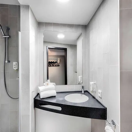 Hotel Duesseldorf-hbf 3*