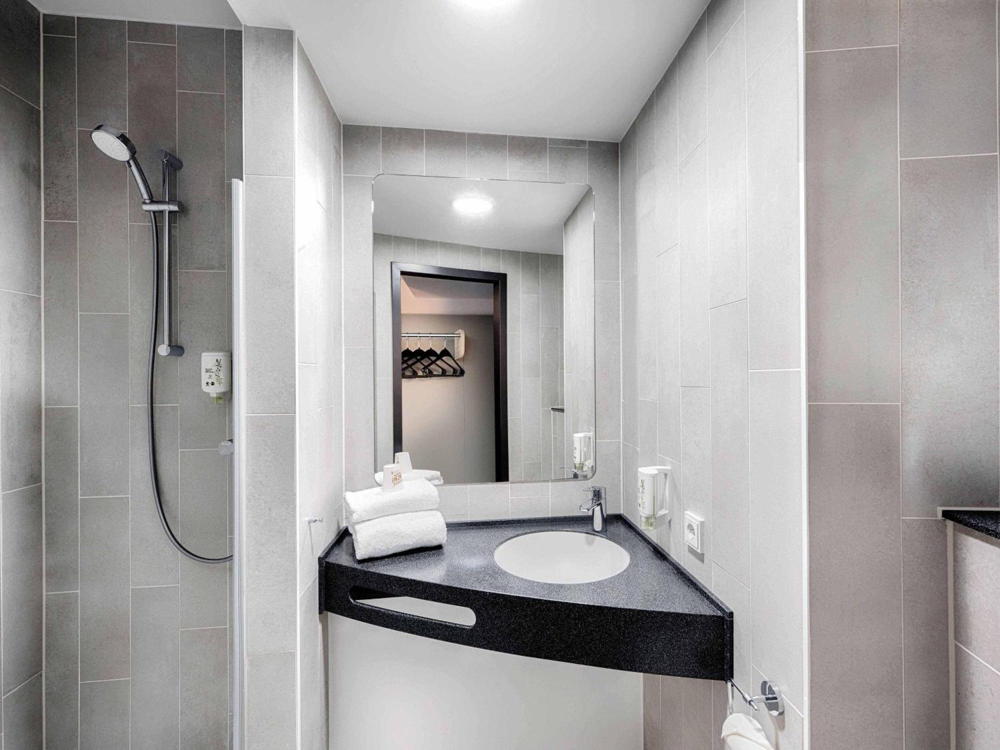 Hotel Duesseldorf-hbf 3*